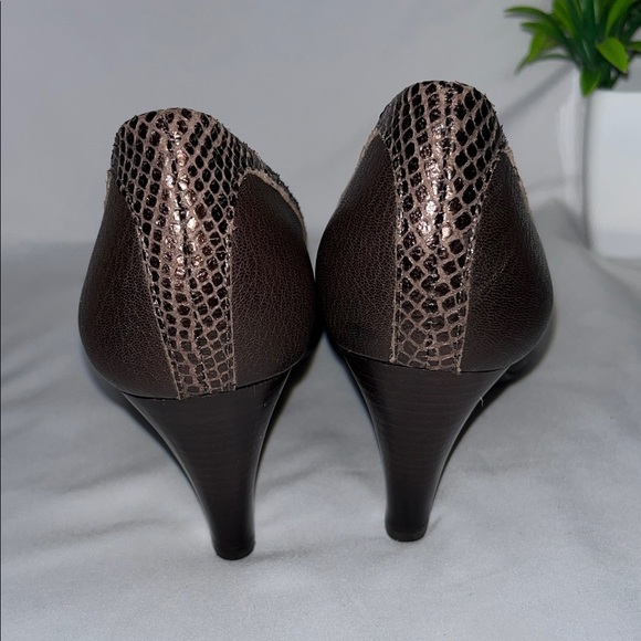 ChicLeather Women's Heels used good condition - Picture 5 of 16